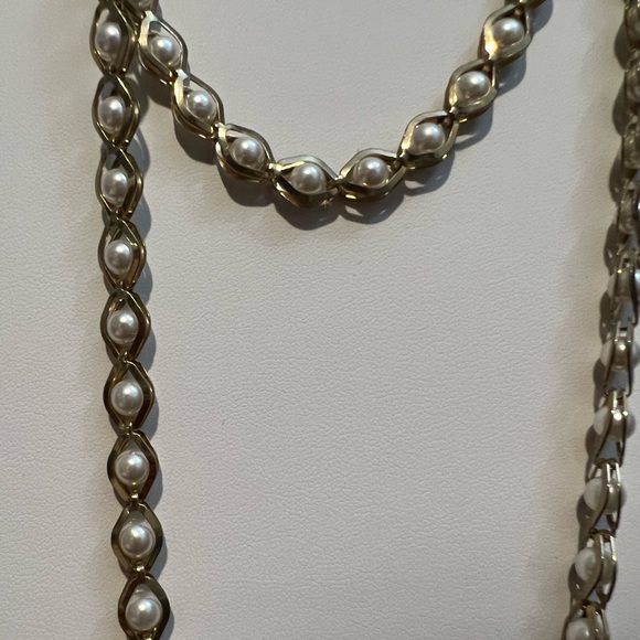 Pearl and Gold Necklace - Picture 5 of 5